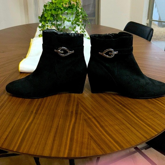 Black IMPO JESSA Memory foam ankle healed boots. Size 9.5 M EUC - Picture 1 of 9